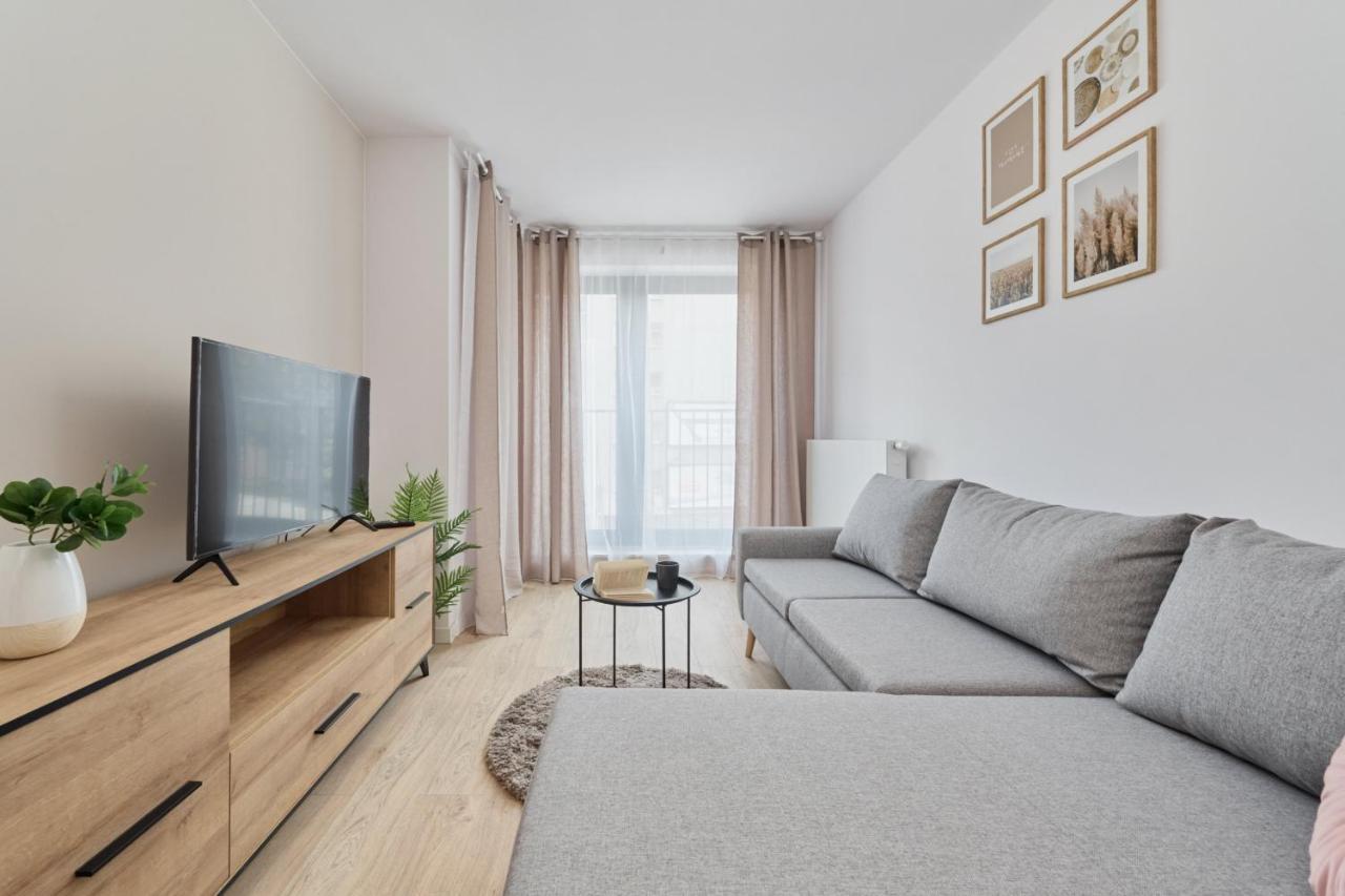 Apartment Nowoczesny Z Balkonem I Parkingiem W Centrum Wroclawia By Renters Wroclaw
