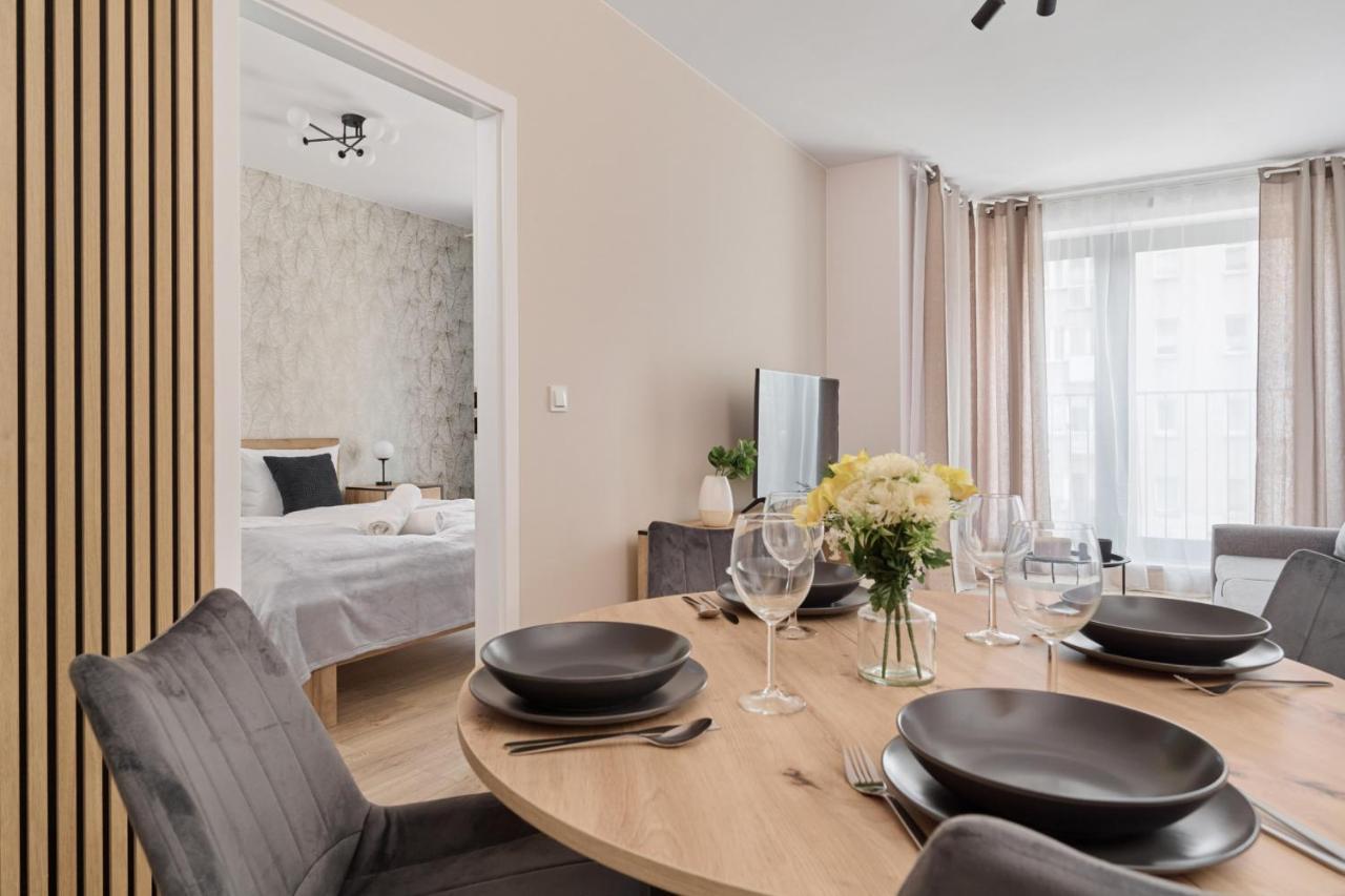 Nowoczesny Z Balkonem I Parkingiem W Centrum Wroclawia By Renters Apartment Wroclaw