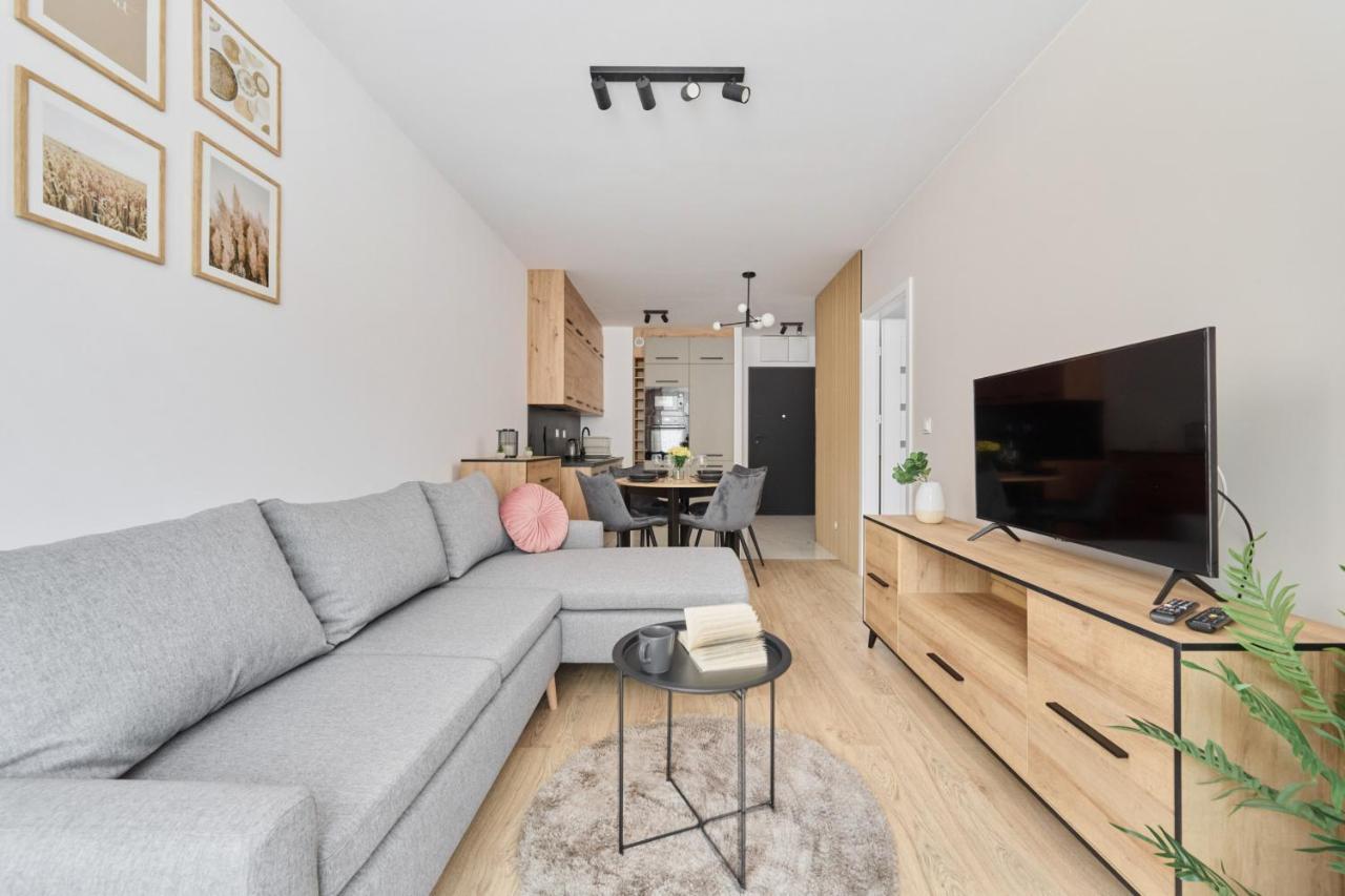 Nowoczesny Z Balkonem I Parkingiem W Centrum Wroclawia By Renters Apartment *