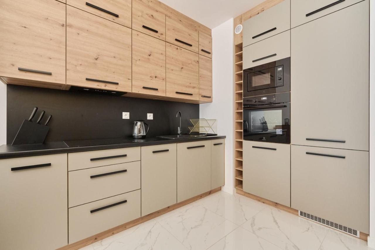 Nowoczesny Z Balkonem I Parkingiem W Centrum Wroclawia By Renters Apartment *