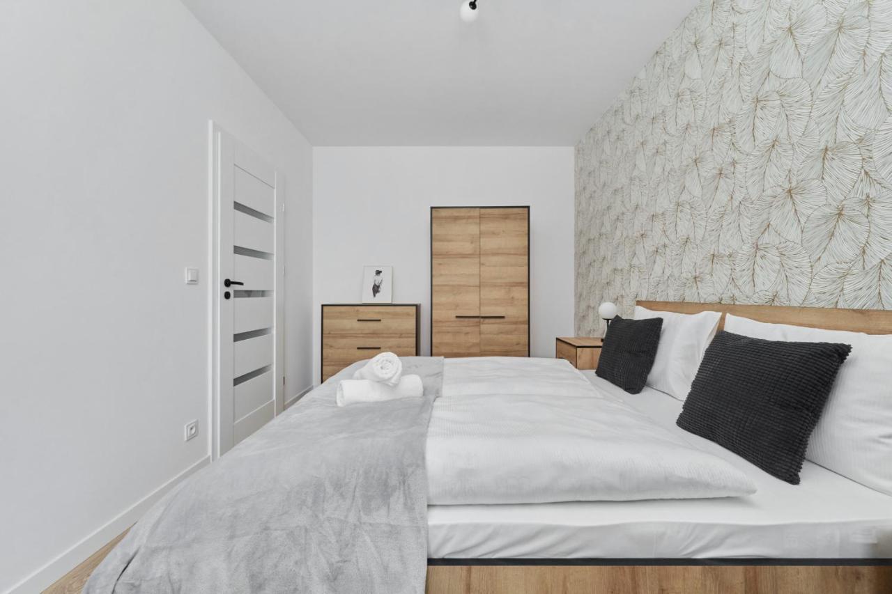Nowoczesny Z Balkonem I Parkingiem W Centrum Wroclawia By Renters Apartment